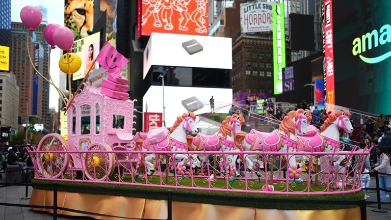 “魔法馬車”現身紐約時報廣場